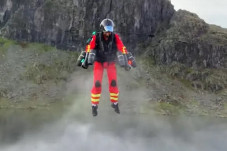 Ilmuwan Buat Baju Iron...