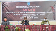 Pjs Bupati Asmat Serahkan...