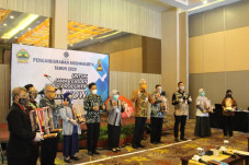Siddhakarya Bukti Perhatian...