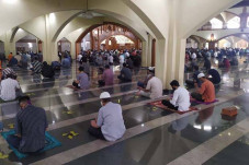 Tempat Ibadah di Jalan...