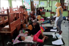 Korban Keracunan Nasi...