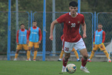 Debut Elkan Baggot di...