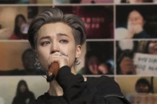Jimin BTS Teteskan Air...