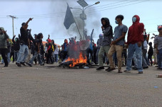 Temui Demonstran, Wakil...