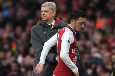 Arsene Wenger : Mengapa...