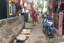 Damkar Jaktim Lakukan...