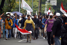 Massa FPI Bubar, Bocah...