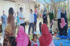 Dicegat Emak-emak Minta...