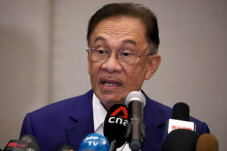 Anwar Ibrahim Serahkan...