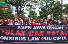 Buruh Jawa Tengah Diminta...