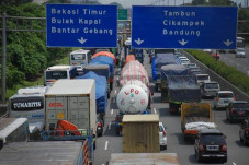 Ada Perbaikan Jembatan...