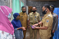 Tangis Haru Nenek Tiah...