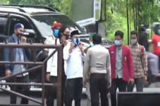 Polisi dan Mahasiswa...