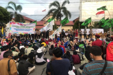 Tolak UU Cipta Kerja,...