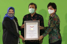 Gelar Webinar Internasional...