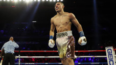 Kalahkan Lomachenko,...