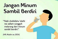 Efek Buruk Minum Berdiri...