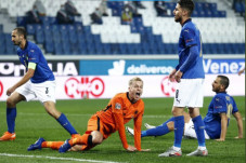 Ditahan Imbang Belanda,...