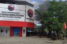 Tolak UU Cipta Kerja,...