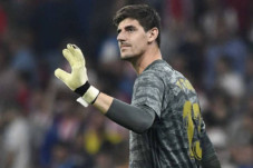 Courtois Tentang Karier,...