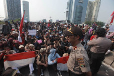 Delapan Polisi di Bekasi...