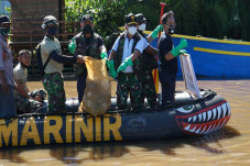Sisir Bantaran Sungai,...