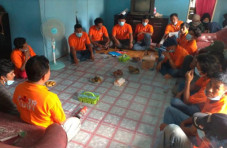Ribuan Warga Bergabung...
