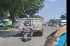 Viral, Aksi Bajing Loncat...