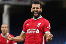 Jebol Gawang Everton,...