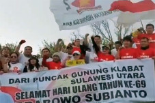 Prabowo Ultah Ke-69,...