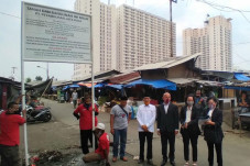 Dipasang Plang, Pasar...