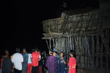 Proyek Jembatan Air...