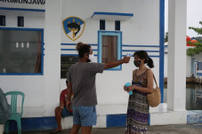 Cegah Penularan COVID-19,...