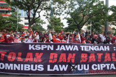 11 Buruh Demo Tolak...