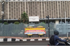Karangan Bunga Matinya...