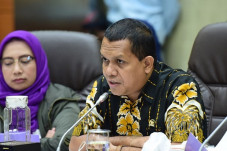 Publik Ingin Stop PSBB,...