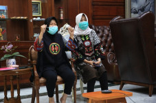 Risma Buka Kampung Pendidikan,...