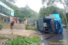 Jalan Licin Bus Ngerem...