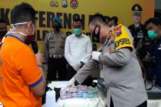 Tipu Warga, Polisi Gadungan...