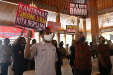 Wong Solo Sepakat Tolak...