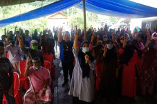 Masyarakat Desa Sumpira...