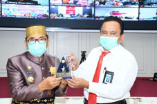 Kota Palopo Terima Penghargaan...