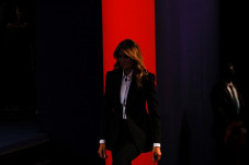 Batuk-batuk, Melania...