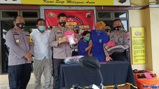 Pasutri Pekalongan Kompak...