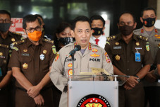 Bareskrim Tangkap Enam...