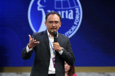 Pandemi Covid-19 Memberi...