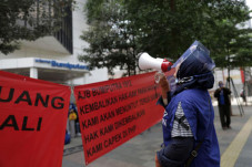 Perjuangan Nasabah Korban...