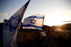 Israel Yakin Segera...