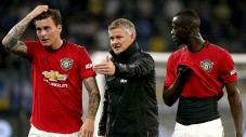Man United Bongkar-Pasang...