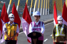 Diresmikan Jokowi, Jembatan...